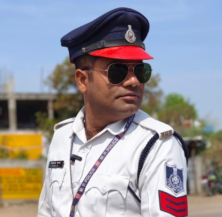 विवेकानंद तिवारी।