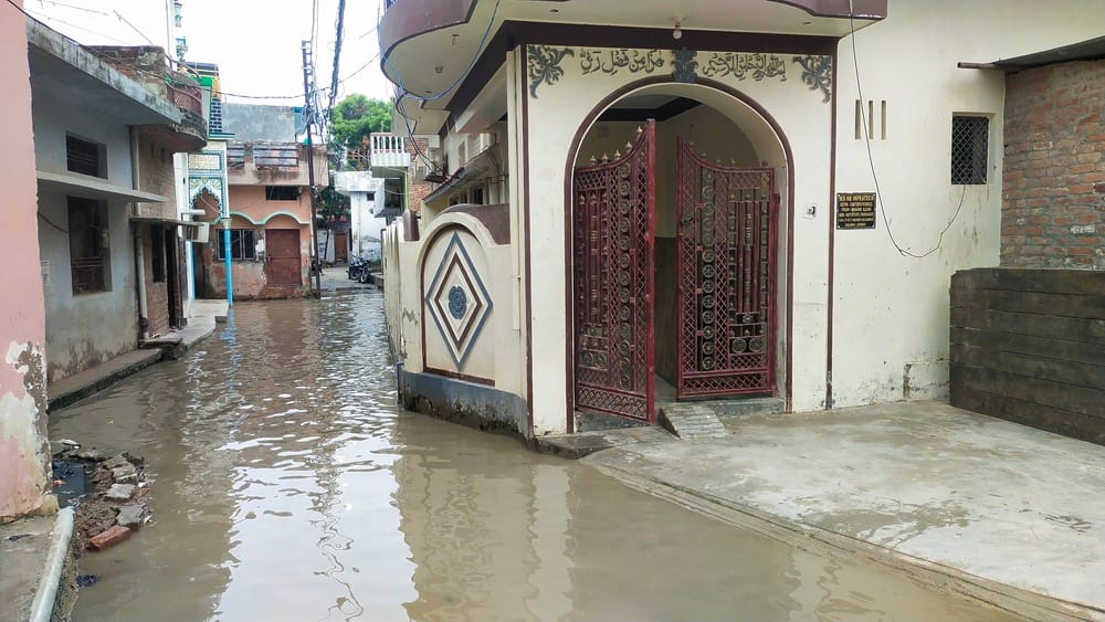 Digging, mud and potholes...passengers in trouble after the rain