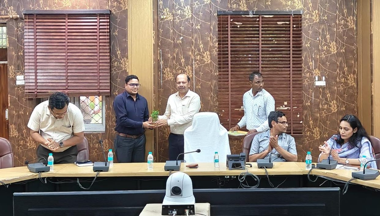 Divisional Personnel Officer Arun took charge.