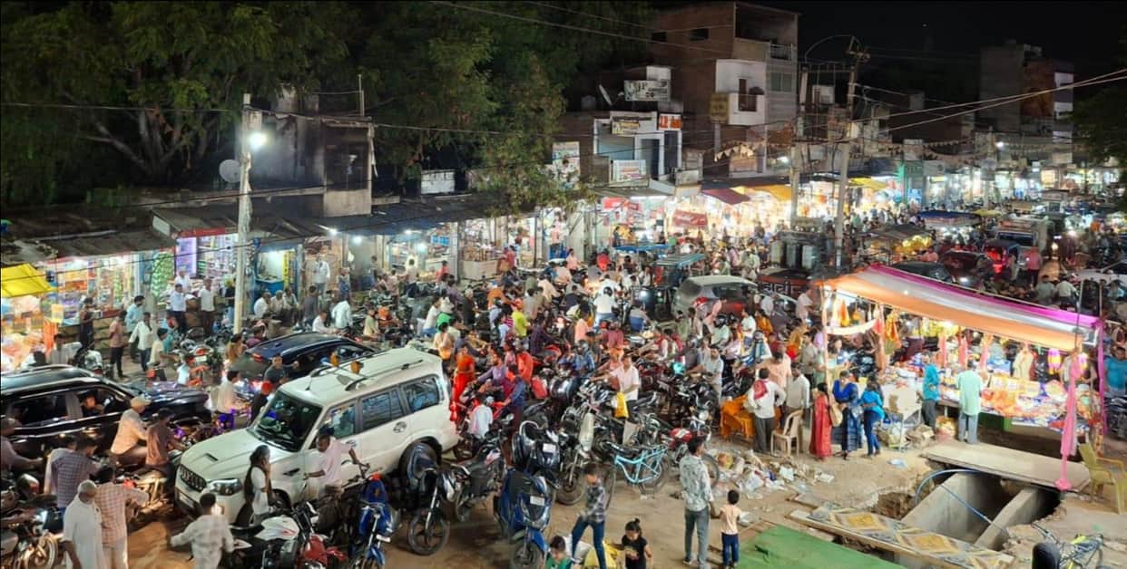 Ordeal: Massive traffic jam at Mahavir Chowk; motorists left gasping for hours