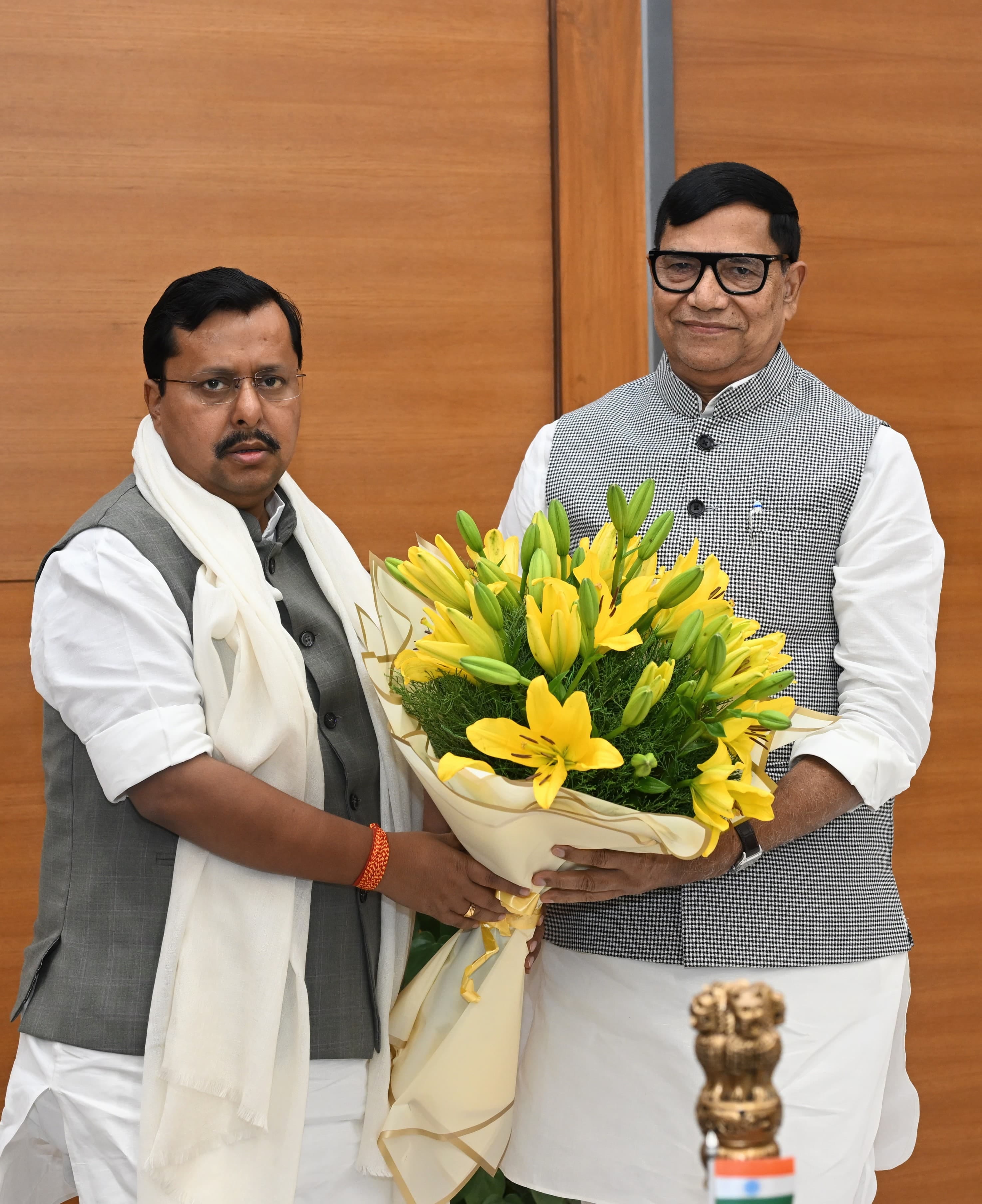 भाजपा के राष्ट्रीय अध्यक्ष नितिन नवीन से मुलाकात करते महाराष्ट्र सरकार के पूर्व गृह राज्यमंत्री