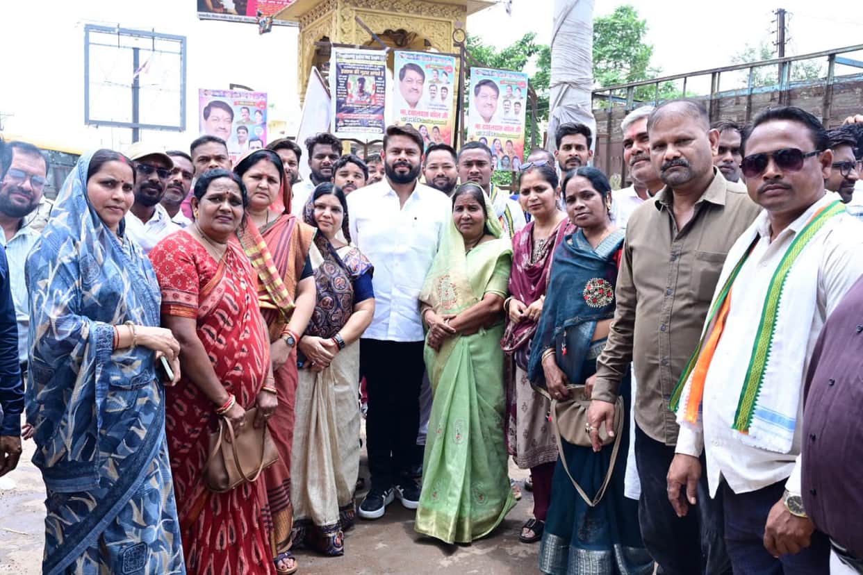 Congress protest in Bemetara Effigies of PM and CM burned at Signal Chowk misuse of agencies alleged