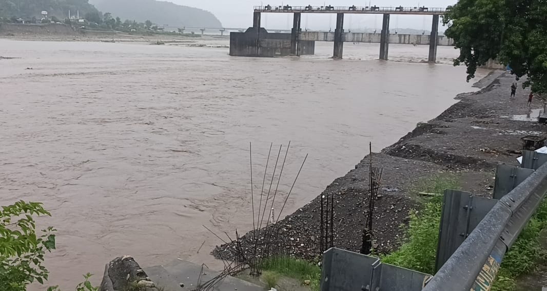 10 gate open of jaton dam