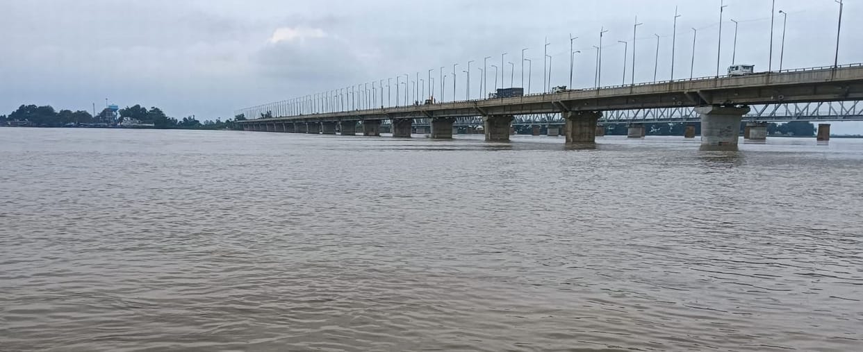 Panic in nearby villages due to rising water level of the Ganges.