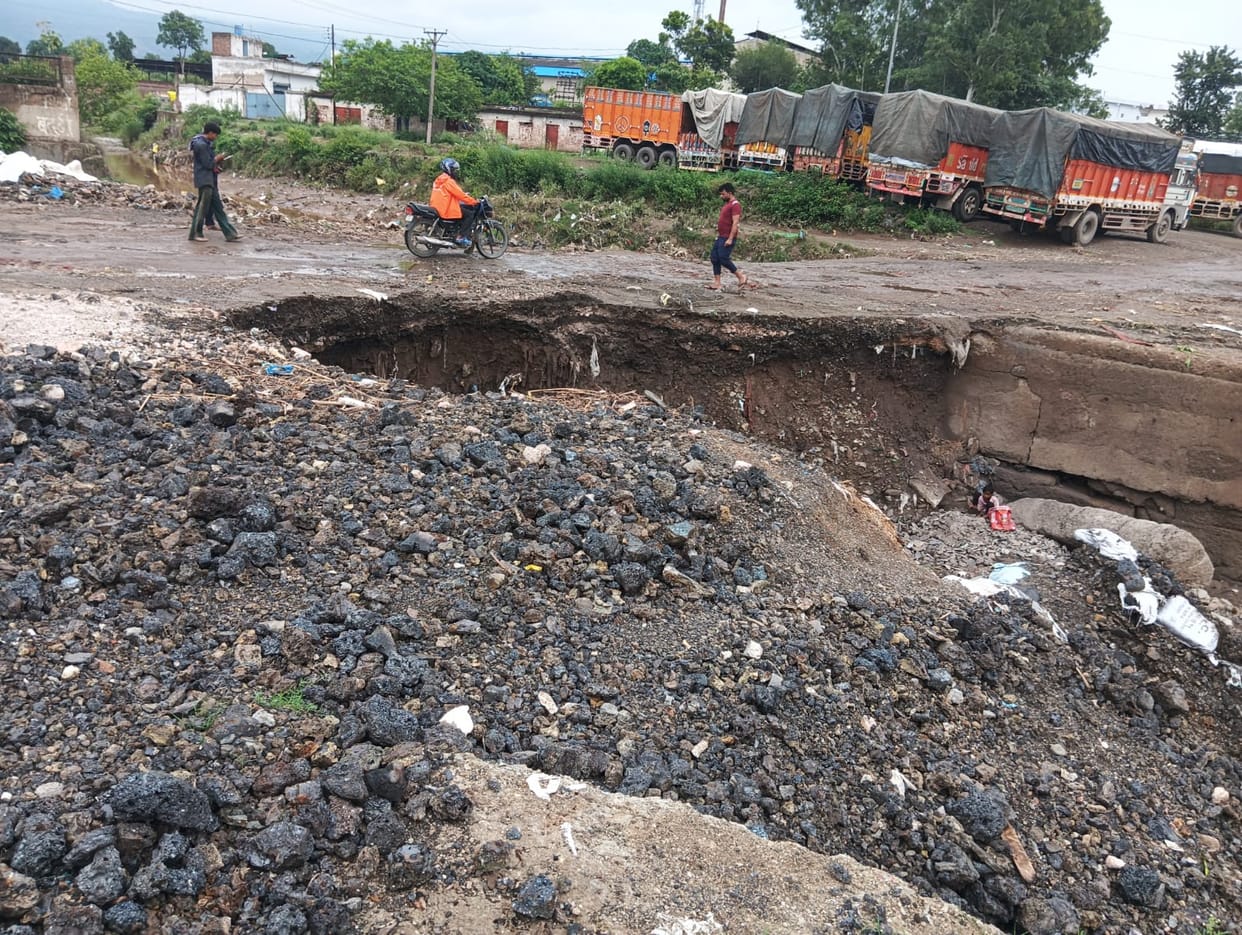 The alternate bridge connecting Barotiwala Union was washed away in the first rain.