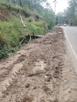 Road dug up in Bindraban to lay sewerage pipes.