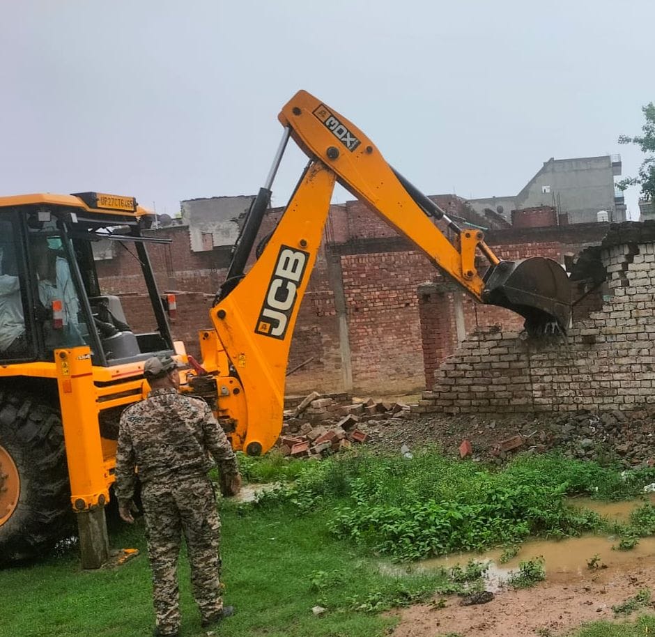 The Municipal Corporation cleared 3,000 square meters of land of encroachment in Chinaur.