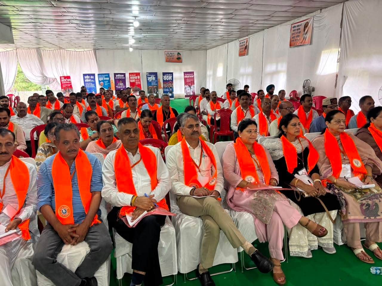 डाढ में भाजपा प्रशिक्षण शिविर में मौजूद विधायक पवन काजल व अन्यस्त्रोत संगठन