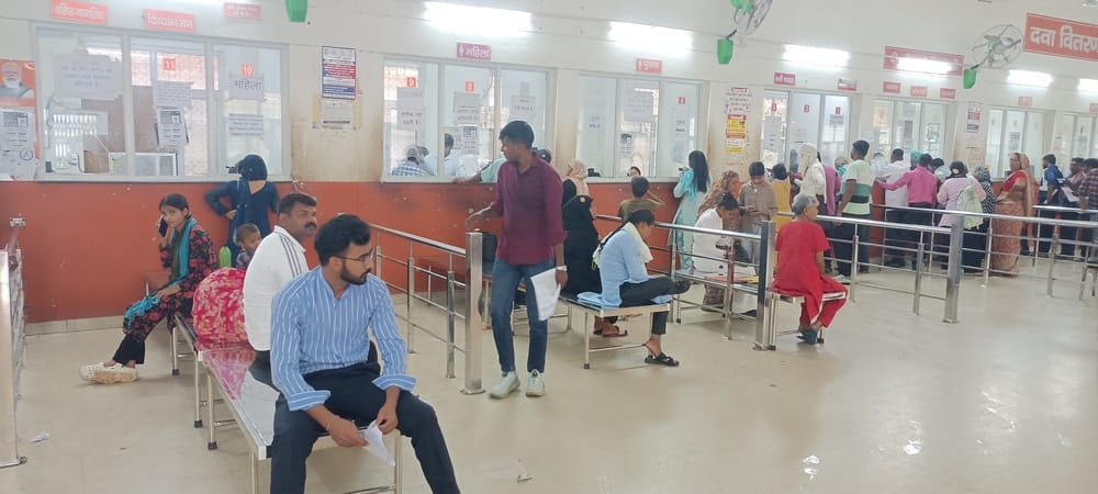 40% patients remain at SN Medical College due to rain
