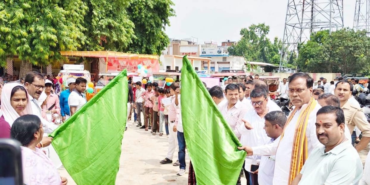A 'School Chalo' (Let's Go to School) rally was held in Fazilnagar.