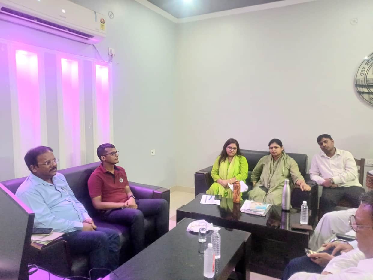 Inquiry team records statements regarding the dispute between the SDM and the Lekhpal.