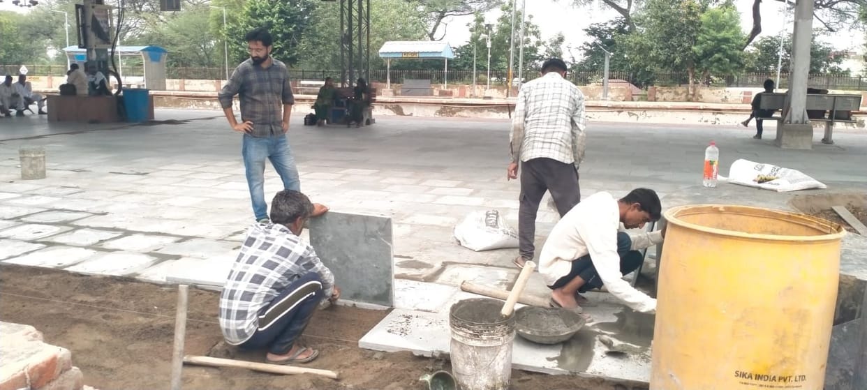 85% of work on the 'Adarsh' railway station completed; target set for December.