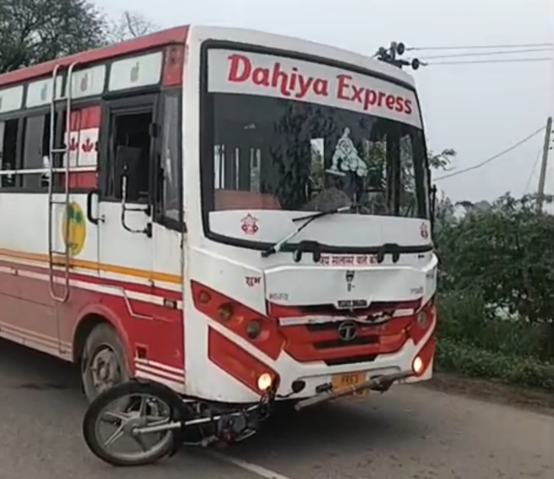 Clinic operator riding a bike dies after being hit by a bus; driver flees, abandoning the vehicle.