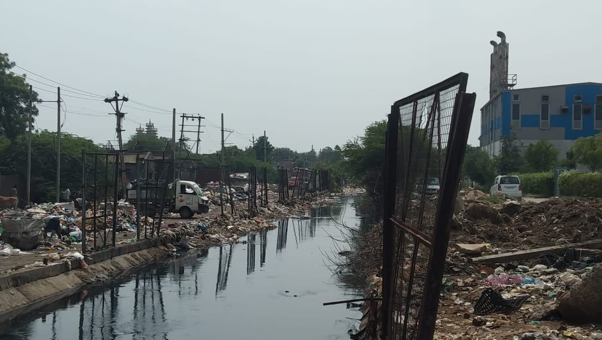 Efforts to make the Yamuna pollution-free: Crackdown on the toxic water of the Gaunchhi Drain.
