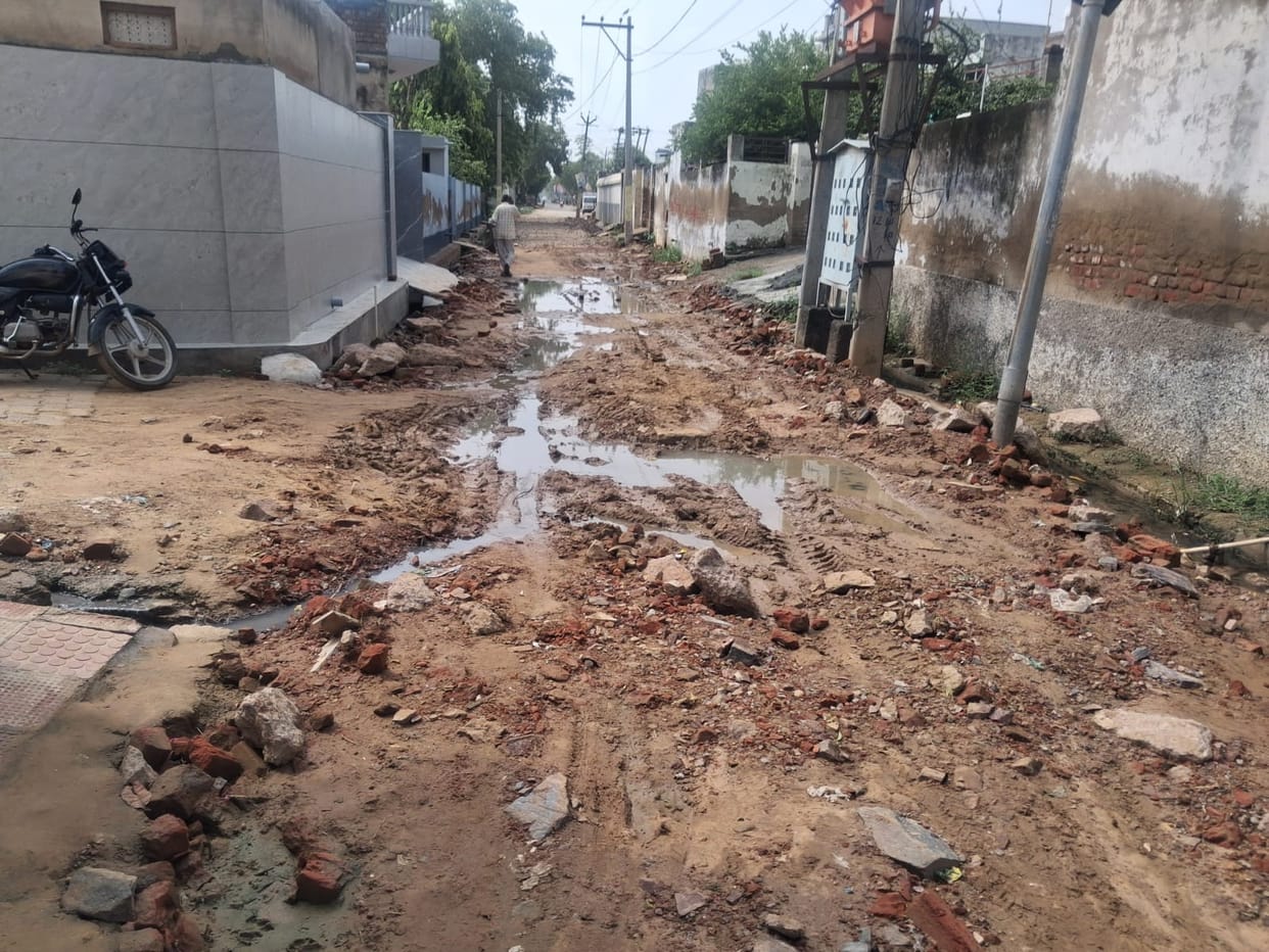 Warning issued to gherao the DC office if the road is not constructed.