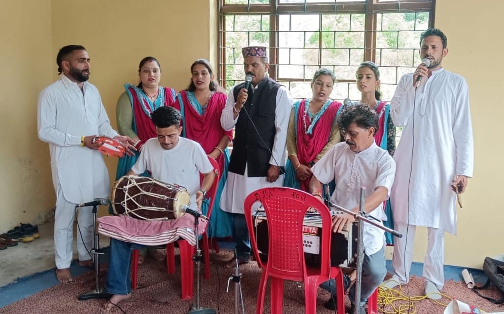 Information about schemes was disseminated in Kot and Bakroa through music and street plays.