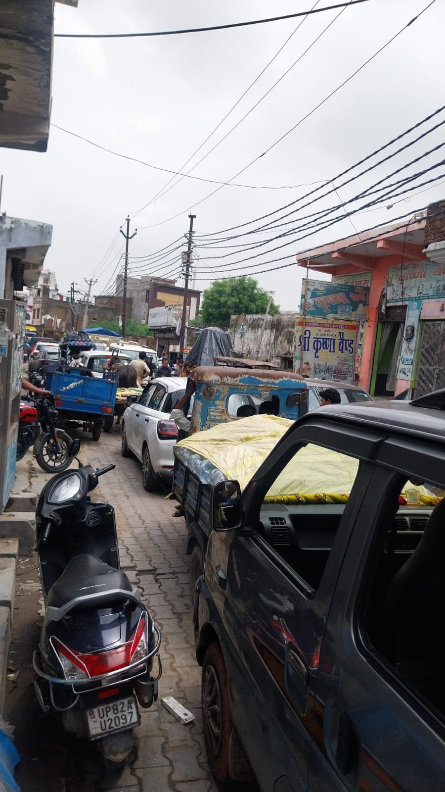 Traffic jam at Katra Chungi lasted four hours due to encroachment.