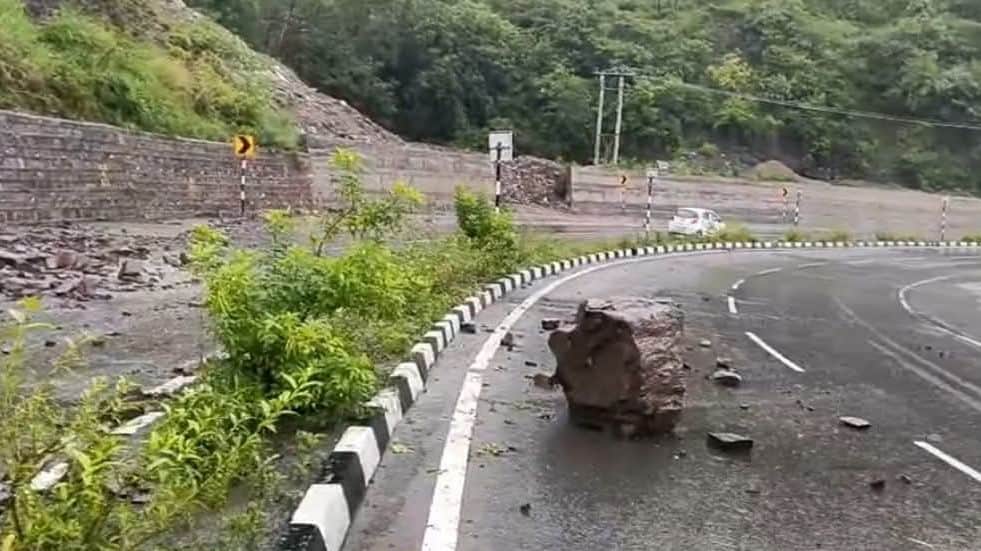 Heavy rains have caused stones and debris to fall from the hills on the Kalka-Shimla NH.