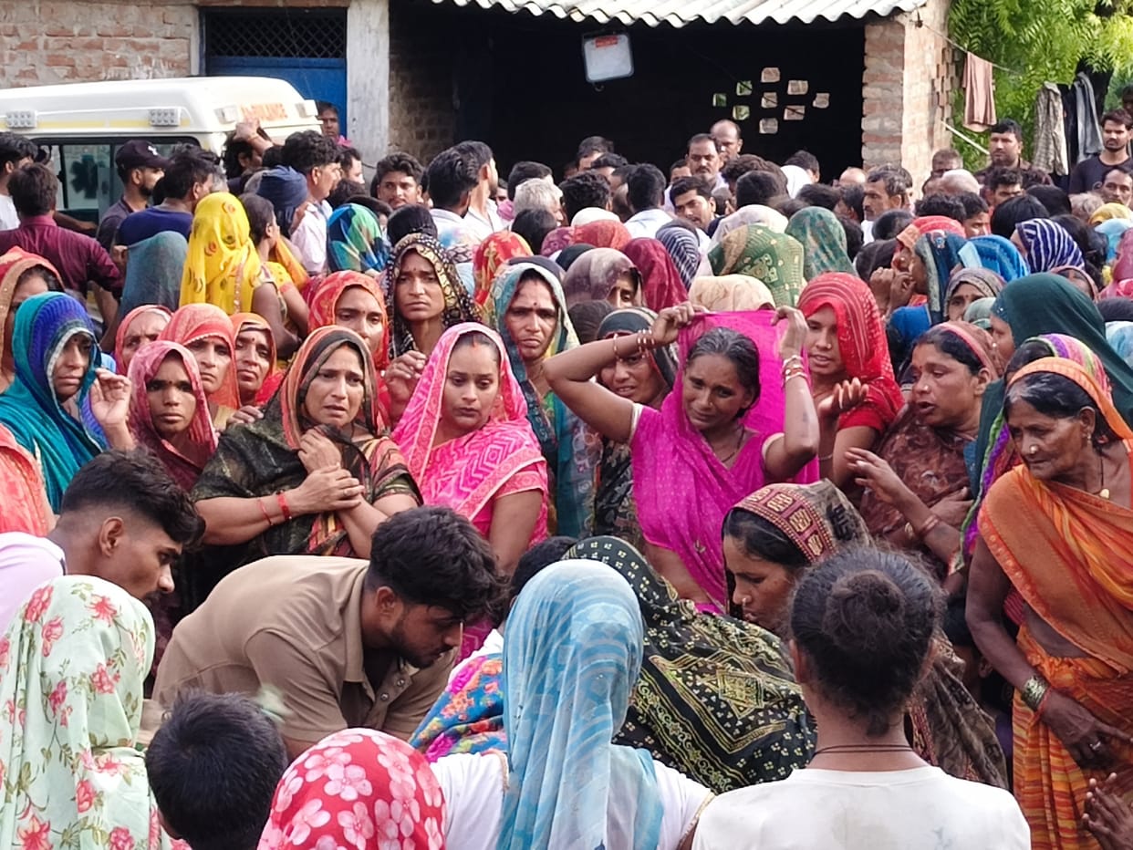 The family members remained adamant on holding the funeral rites in front of the accused's house
