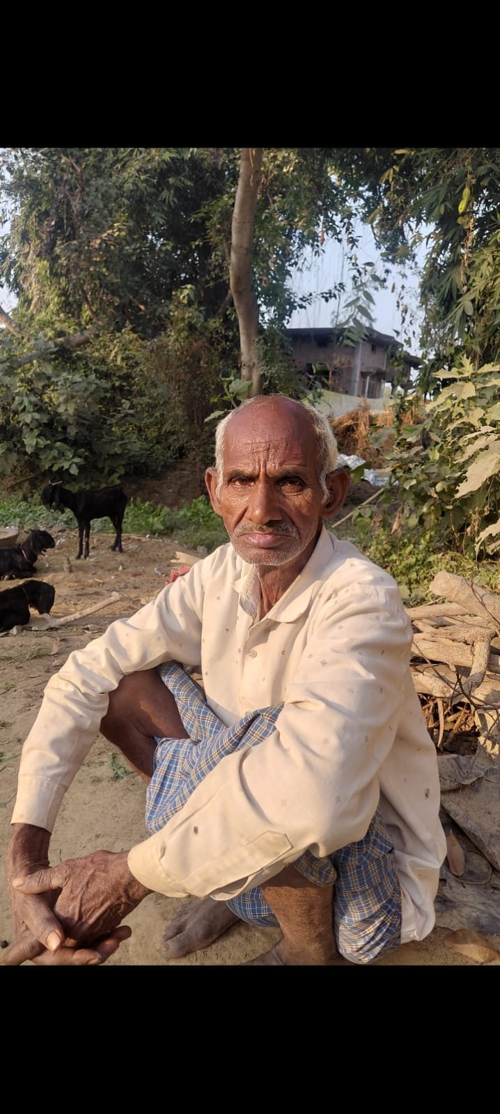खुटहन--- करंट से मृत शेरे खरवार की फाइल फोटो। परिजन।