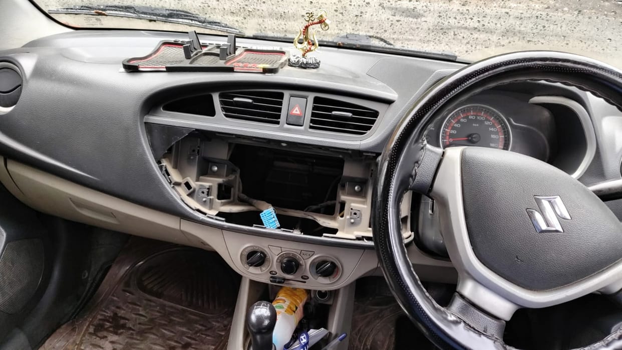 Android stereo stolen from parked car in Nogli