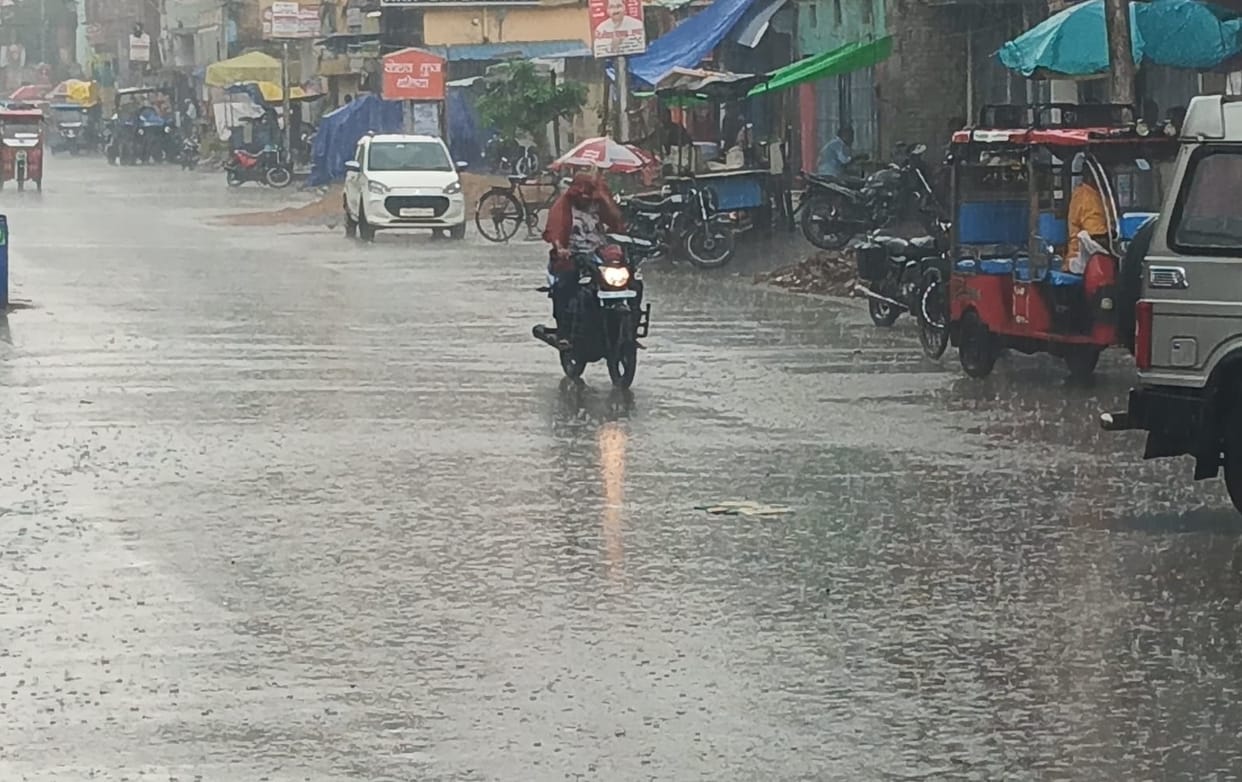 34 millimeters of rain fell in 20 minutes; Dayachapra received the first showers of the monsoon.