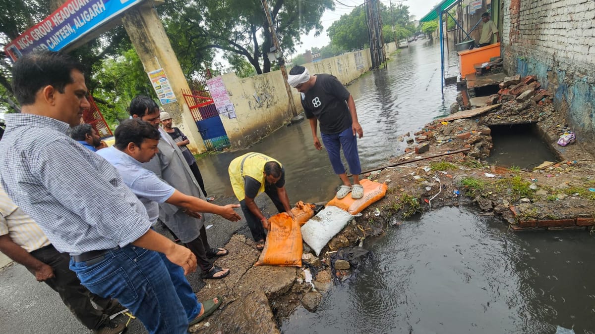 Aligarh News: जलनिकासी रोकने वाले अतिक्रमण पर चलेगा नगर निगम का बुलडोजर