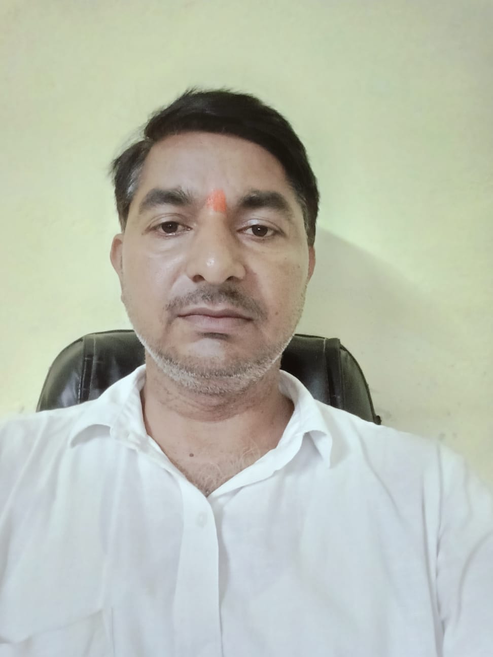 Prayagraj News: सड़क नहीं बनाई तो कर दी धान की रोपाई