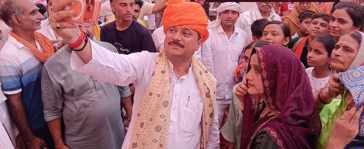 Minister Umesh arrives at ancestral village; villagers welcome him.
