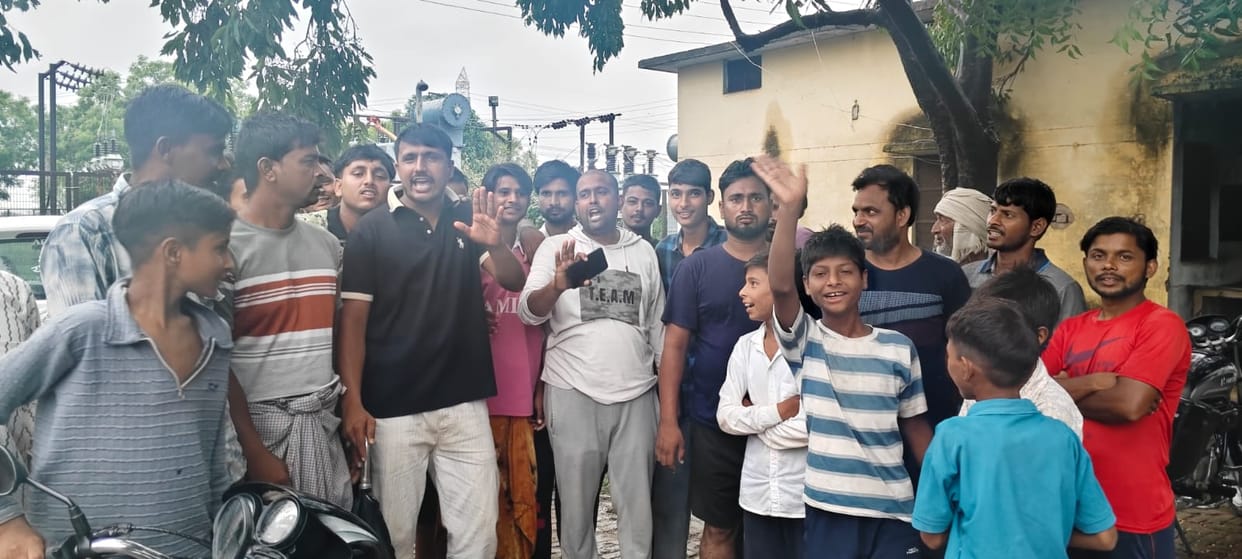 Villagers staged a protest over a transformer that has been burnt out for 10 days