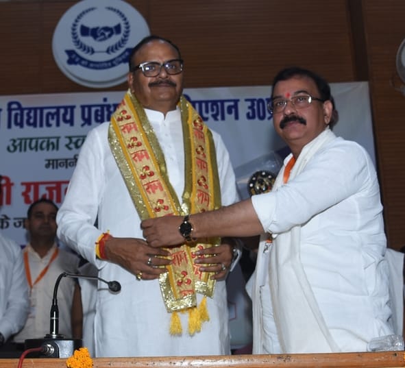 31 teachers honored on the eve of Defence Minister Rajnath Singh's birthday.