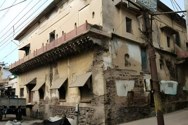 Over 30 dilapidated buildings in the city; fear of collapse during the monsoon season.