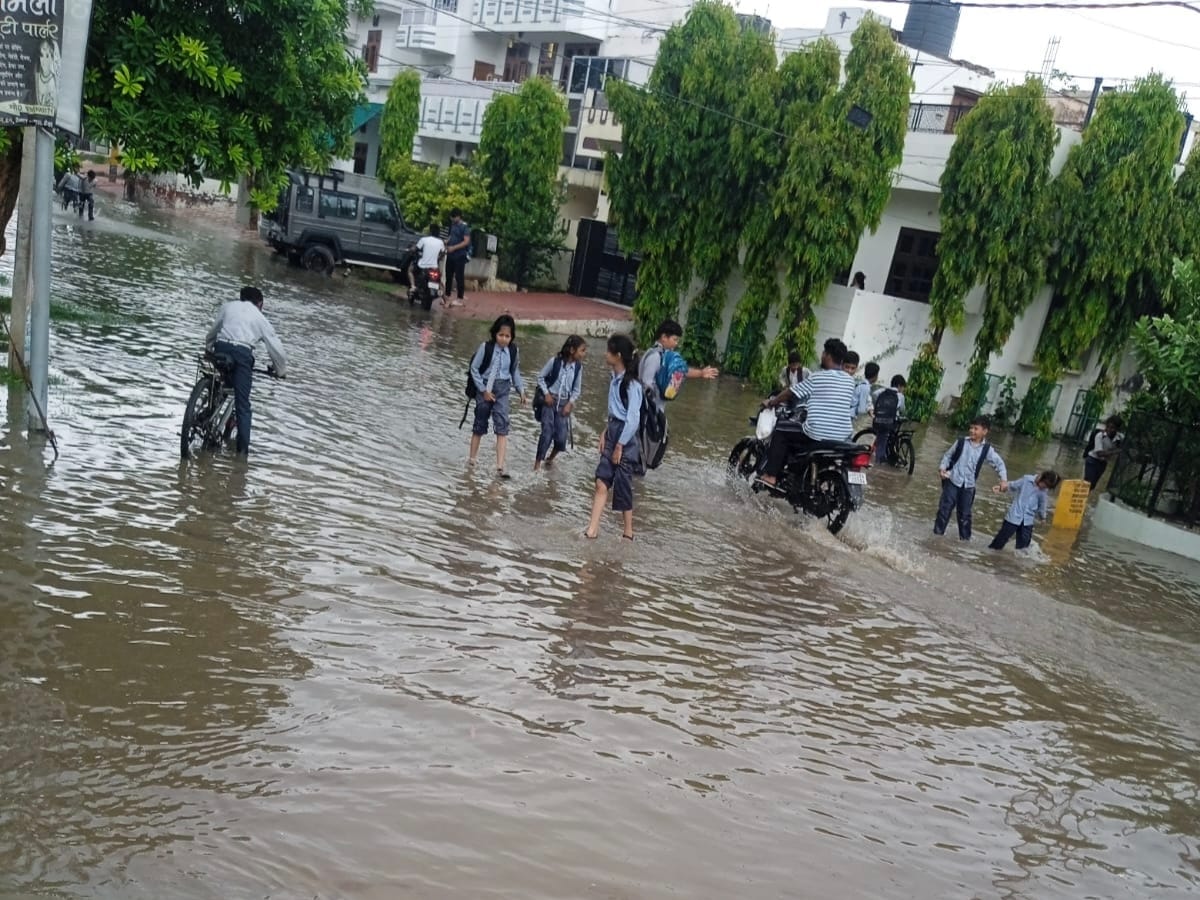 Heavy rain makes the weather pleasant; waterlogging causes difficulties; beneficial for the agricultural sector.