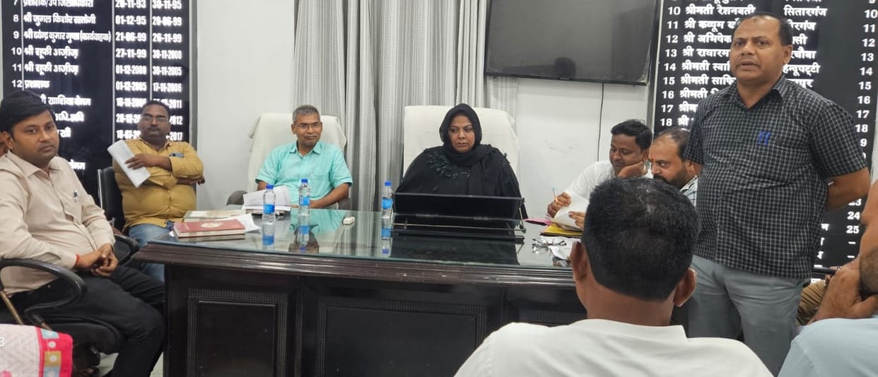 Uproar at the Tilhar Municipal Board meeting.
