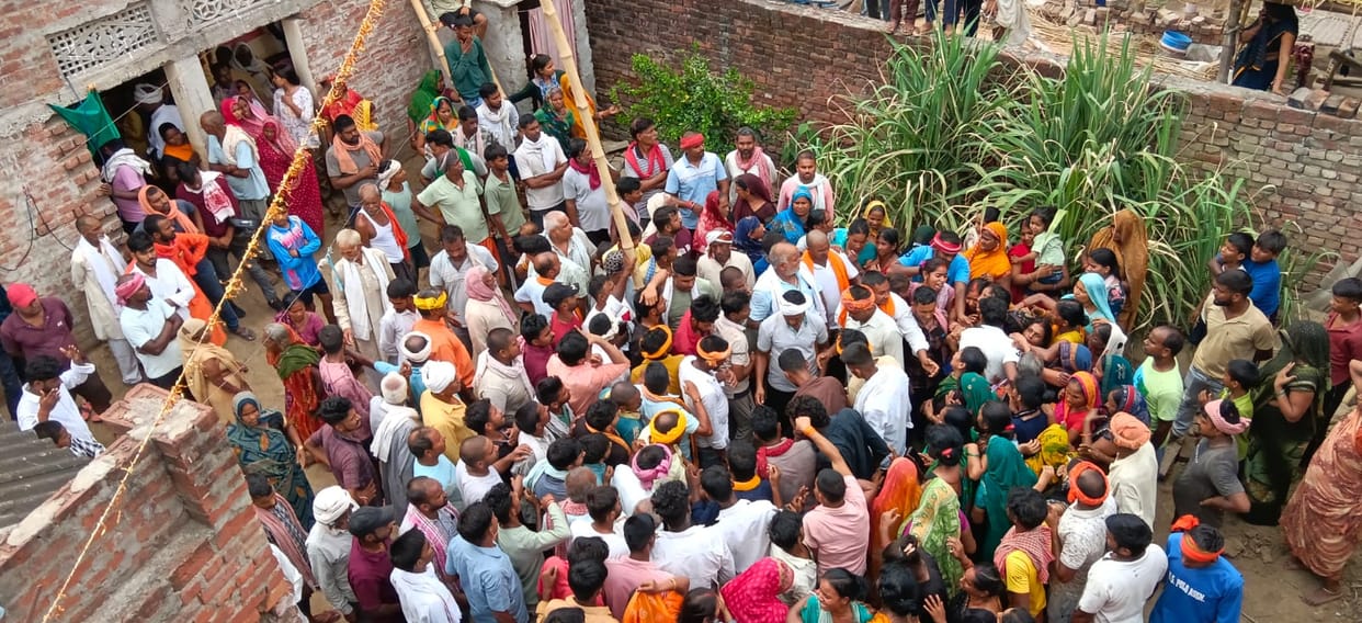 Deenbandhu had gone to Karnataka in search of employment, died due to falling machine