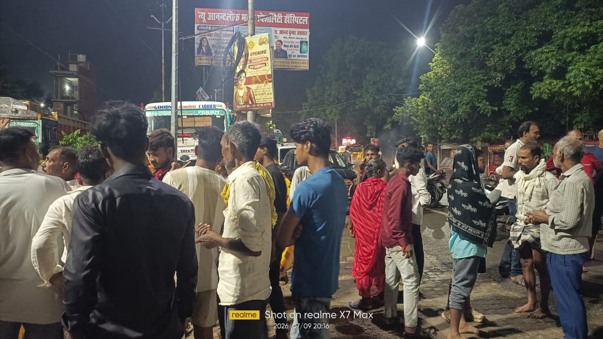 Youth returning home after selling mangoes dies after being hit by a roadways bus.