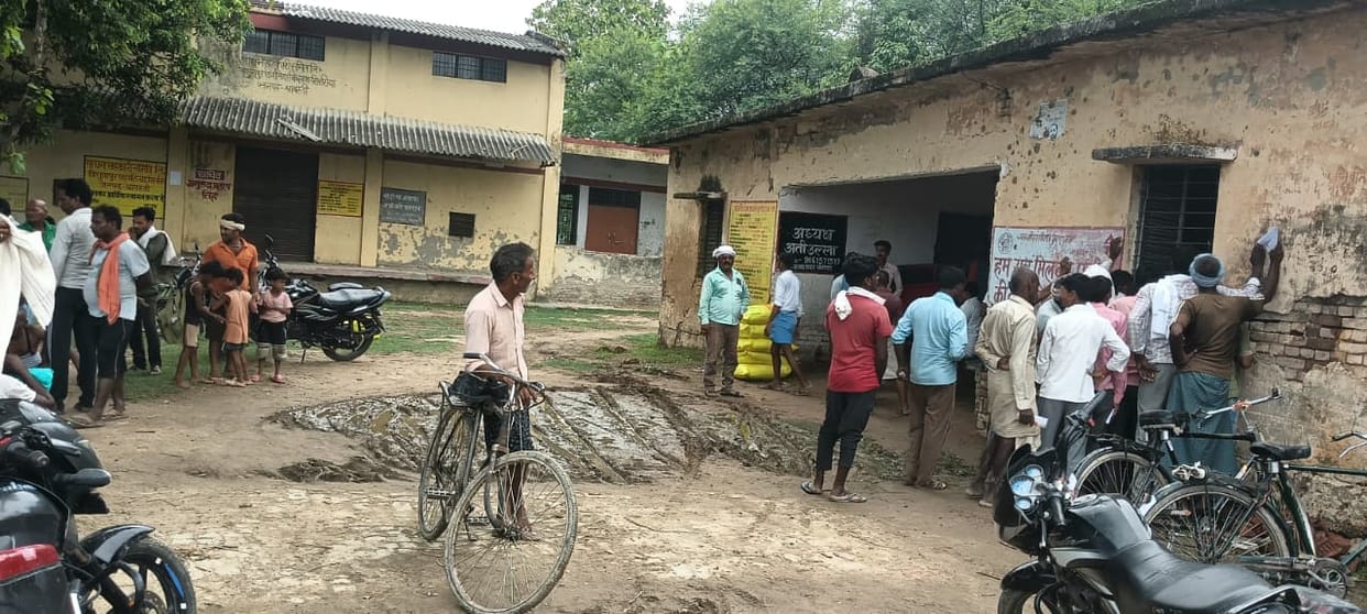 Fertilizer distribution has started at the cooperative society.