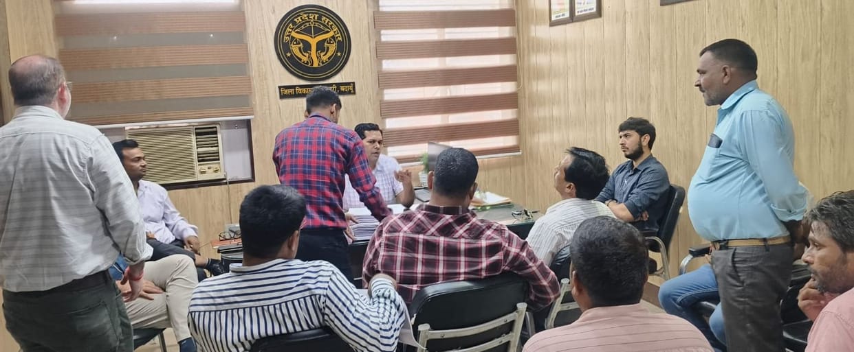 Block President of the Rozgar Sevak Sangh threatens self-immolation in a viral video.