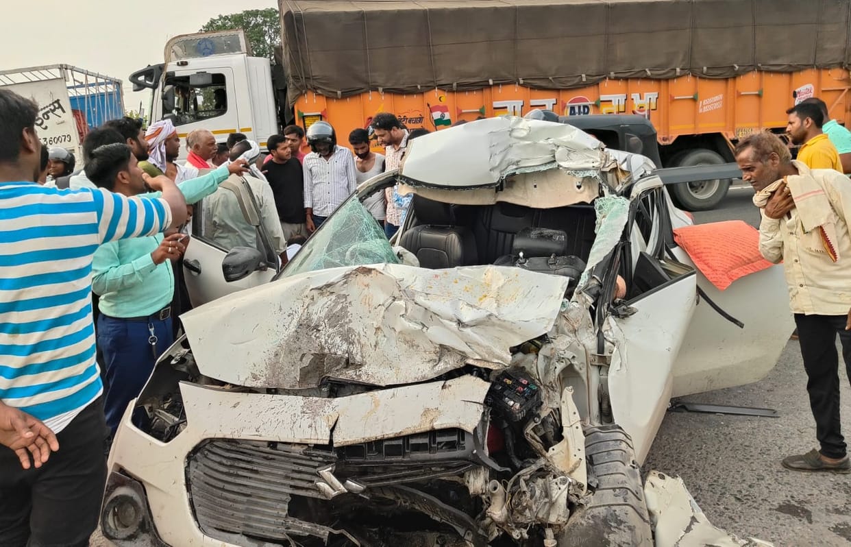 Car rams into truck parked on highway; daughter-in-law and father-in-law killed