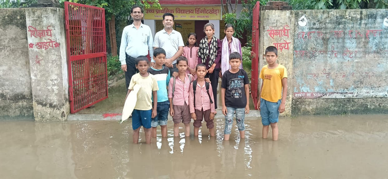 agra news water loadging school way