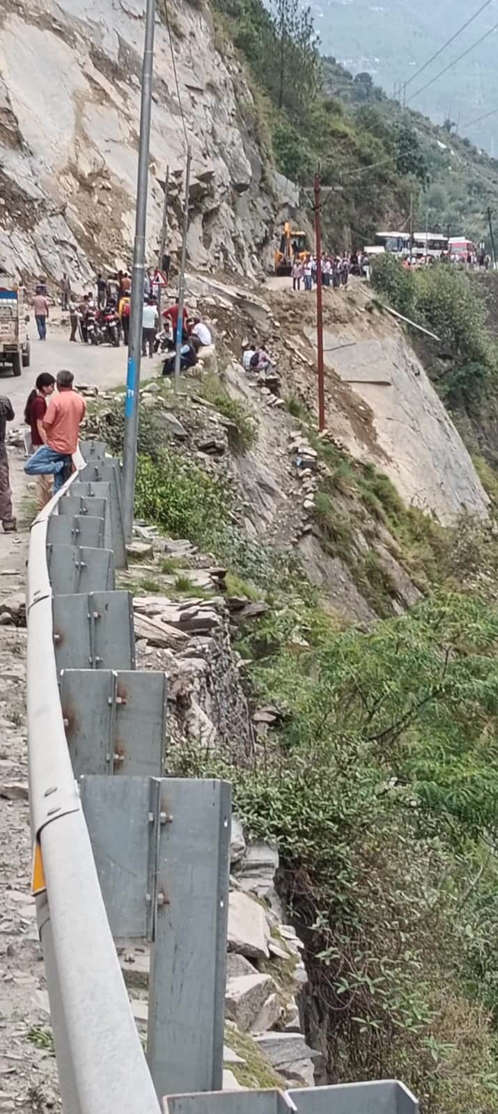 Traffic on the Bharmour-Pathankot highway came to a halt for three hours.