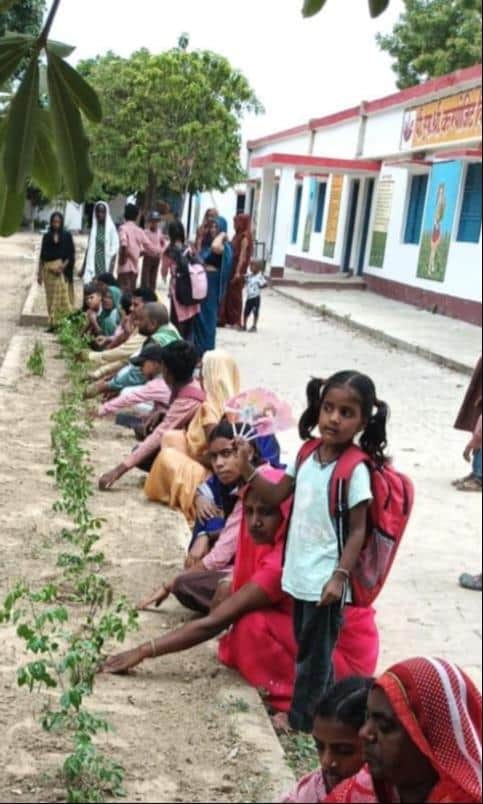 Conveyed the message of environmental conservation by planting saplings.