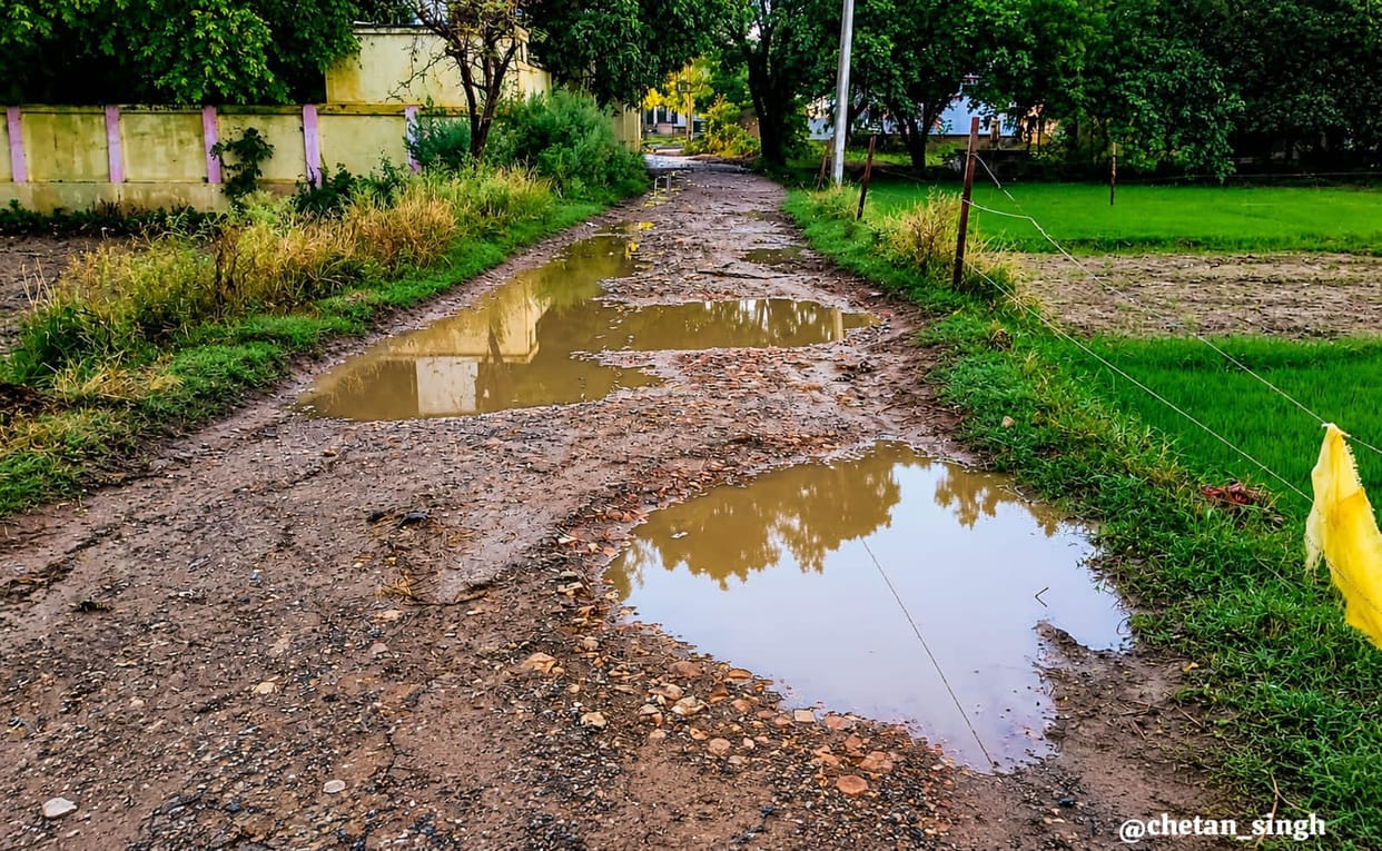 1,281 road and bridge projects in the district are awaiting budget allocation; commuters will have to contend with potholes during the rainy season.