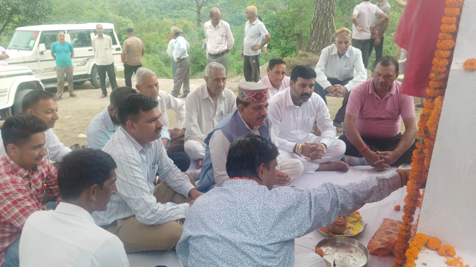 चूहक गांव में जलभंडारण टैंक का लोकार्पण करते विधायक कैप्टन रणजीत सिंह व अन्य। स्रोत जागरूक पाठक