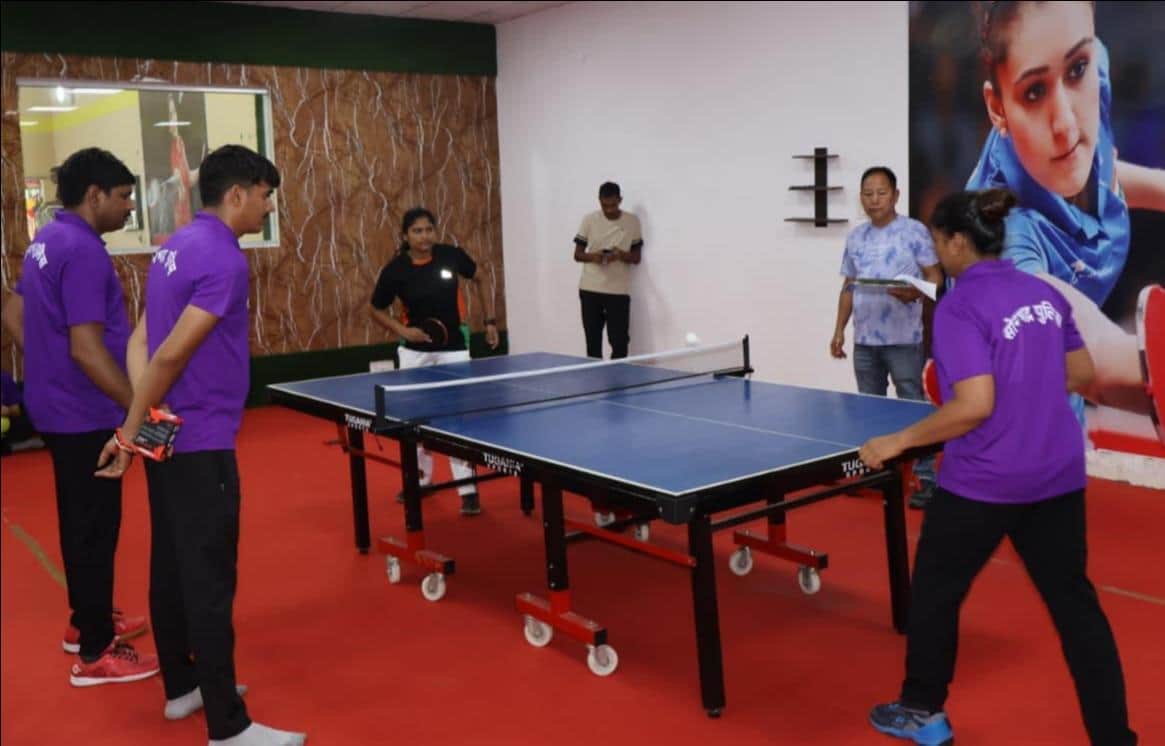 चुर्क पुलिस लाइन में टेबल टेनिस प्रतियोगिता में प्रतिभाग करते प्रतिभागी।स्रोत पुलिस
