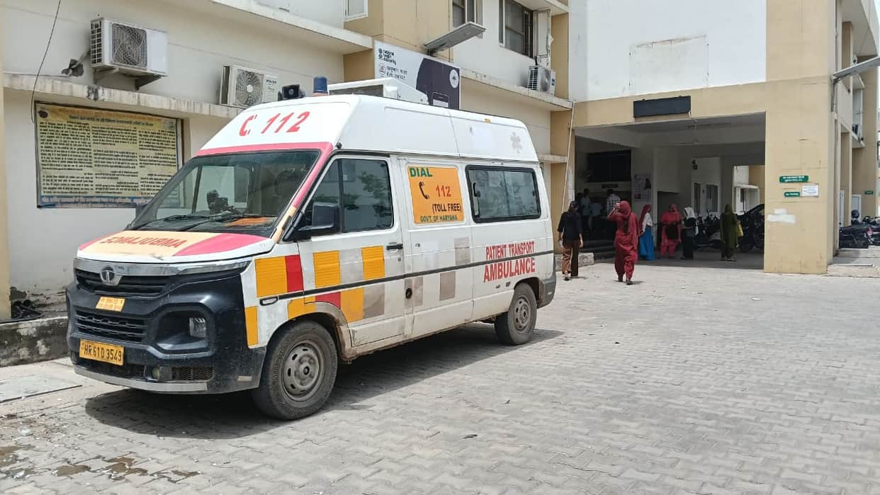 Pregnant woman referred to a higher center gives birth on the way Locals express outrage tehri Uttarakhand