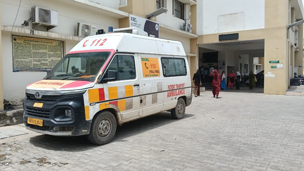 Pregnant woman referred to a higher center gives birth on the way Locals express outrage tehri Uttarakhand