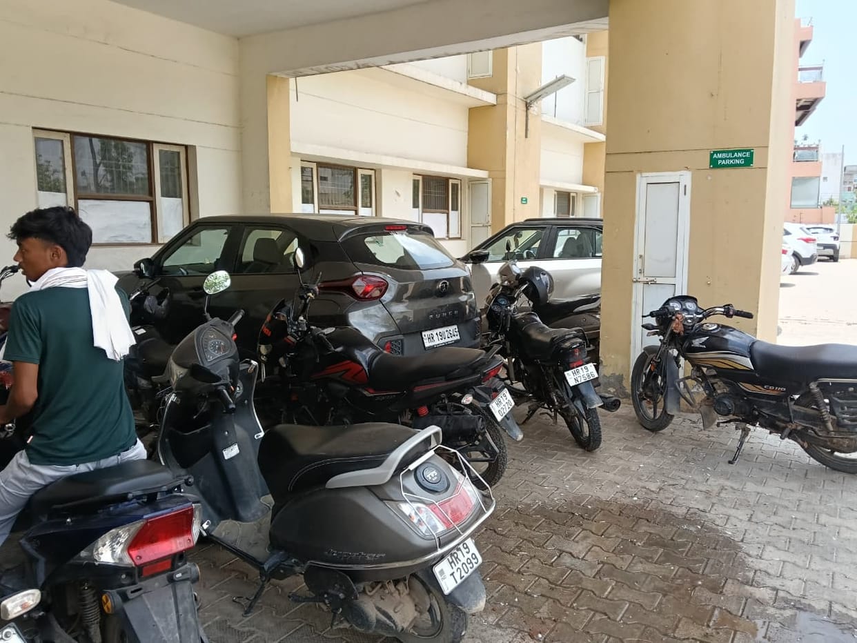 Director's orders ineffective; private vehicles occupy ambulance parking area