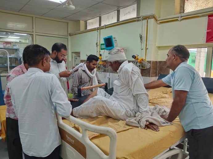 Bus hits motorcycle on highway service road; in-laws injured, daughter-in-law dies