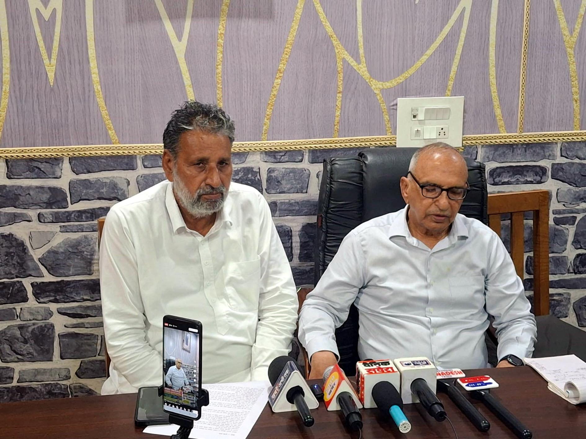 फतेहाबाद में इनेलो के राष्ट्रीय संरक्षक एवं हरियाणा के पूर्व वित्त मंत्री प्रो. संपत सिंह जानका